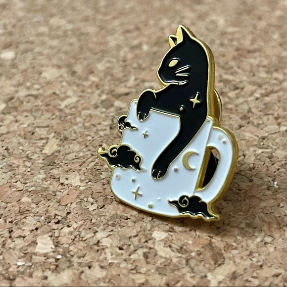 Mystic Black Cat Enamel Pin - Picture 5 of 5